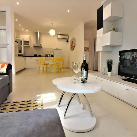 Melisa 5 By Interhome Poreč